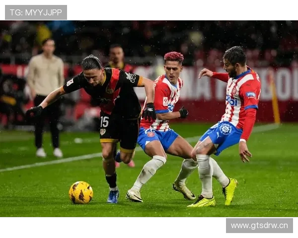 奥格斯堡球员近期表现稳健，攻防两端持续提升