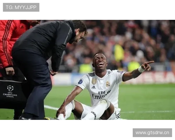 维尼修斯：从新星到超级巨星的荣誉跃迁解析