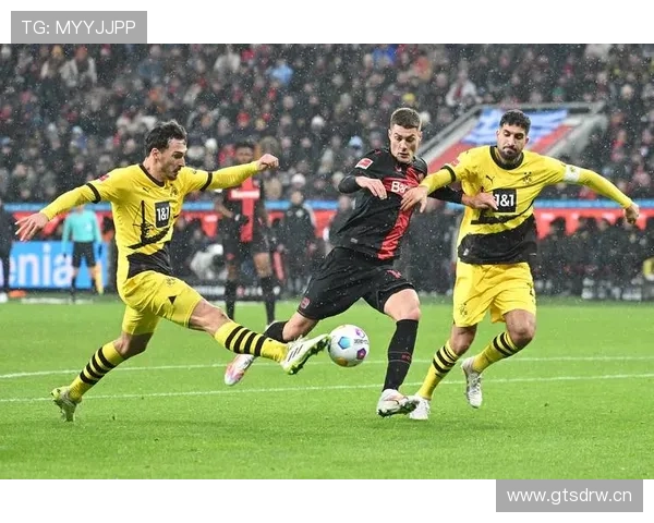 拜仁慕尼黑中场失衡问题显现，比赛控制力下降对争冠形势产生影响