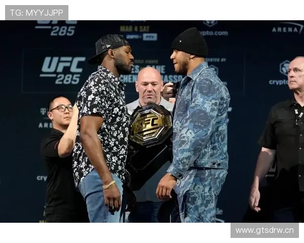 乔恩·琼斯，光鲜背后居然还藏着这种生活细节？我酸了！